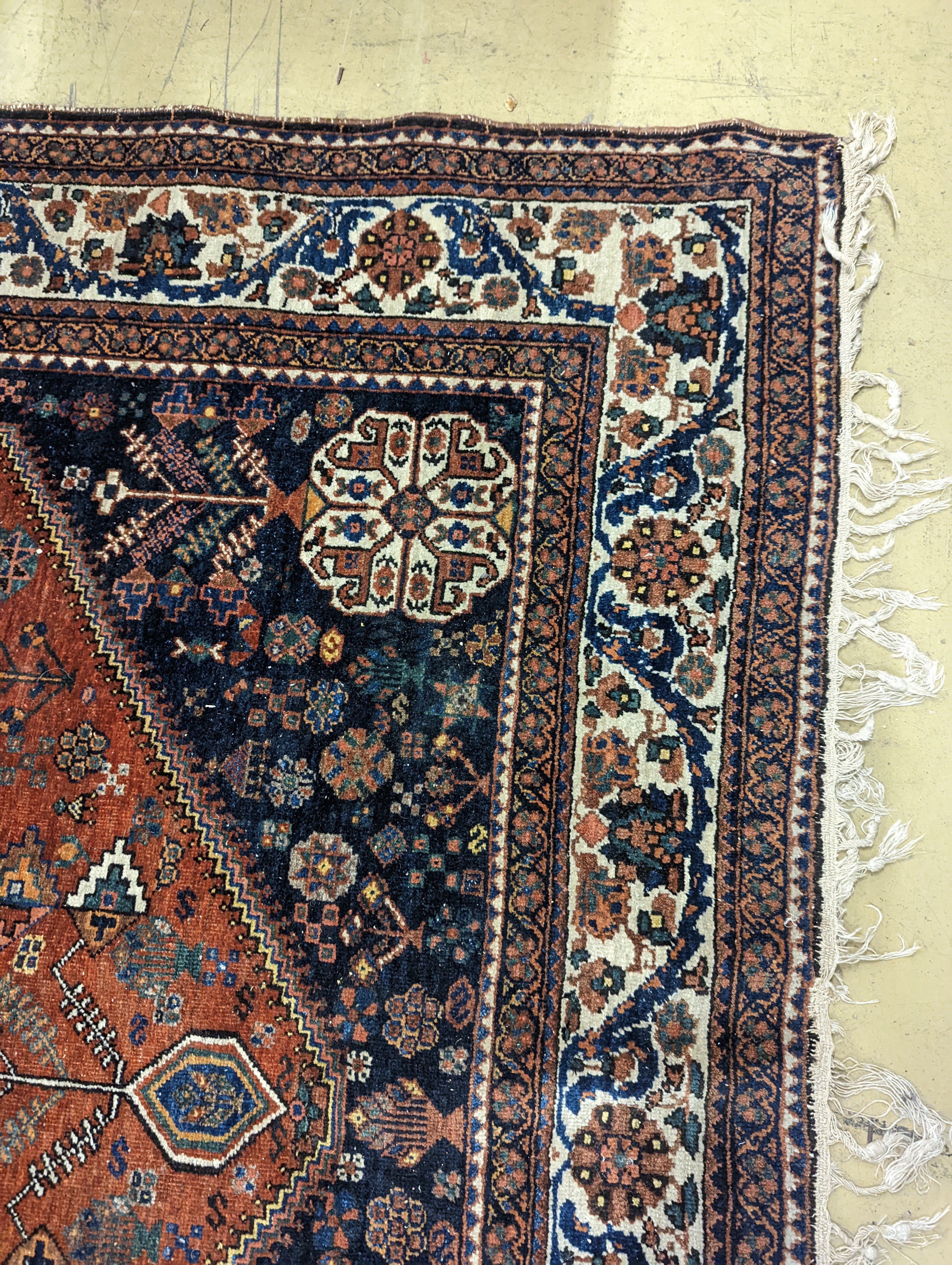 An Abadeh Persian rug, 200 x 157cm